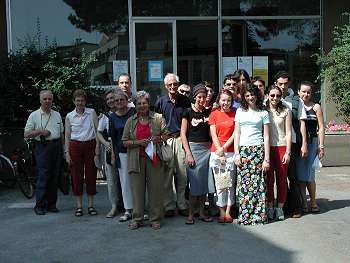 fronte alla BIBLIOTECA DI GRADO
il gruppo dei partecipanti al com-
pleto.