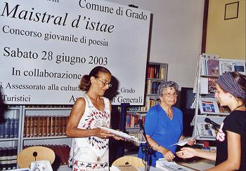BIBLIOTECA CIVICA FALCO MARIN
IL CONCORSO - LA PREMIAZIONE DEGLI STUDENTI
l'assessore Carla Lenzoni
la prof.ssa Edda Serra
una premiata